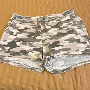 Kenzie Distressed Camouflage shorts